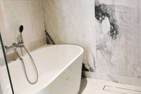 Condo in Bangkok, Thailand, 2 bedrooms  № 180770 - photo 26