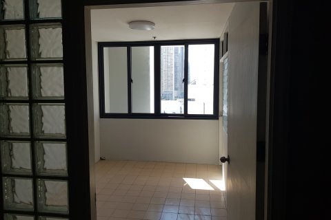 Condo in Watthana, Bangkok, Thailand, 3 bedrooms  № 200689 - photo 10