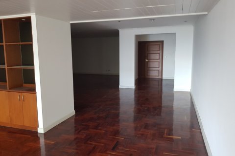 Condo in Watthana, Bangkok, Thailand, 3 bedrooms  № 200689 - photo 8