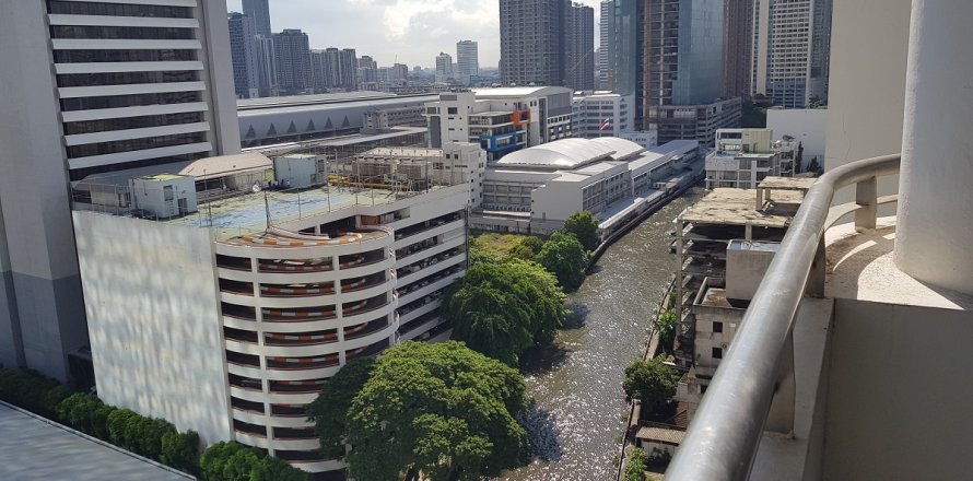 Condo in Watthana, Bangkok, Thailand, 3 bedrooms  № 200689