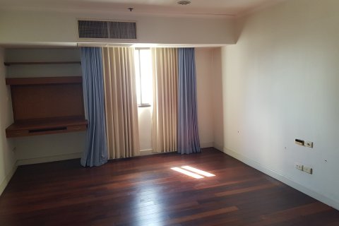 Condo in Watthana, Bangkok, Thailand, 3 bedrooms  № 200689 - photo 2