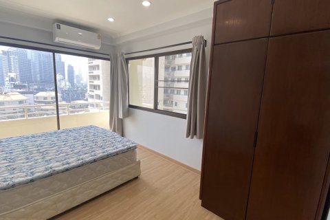 Condo in Khlong Toei, Bangkok, Thailand, 2 bedrooms  № 200692 - photo 27