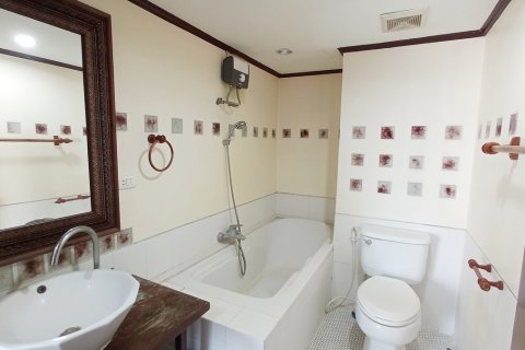 Condo in Khlong Toei, Bangkok, Thailand, 2 bedrooms  № 200692 - photo 9