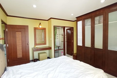 Condo in Khlong Toei, Bangkok, Thailand, 2 bedrooms  № 200692 - photo 13