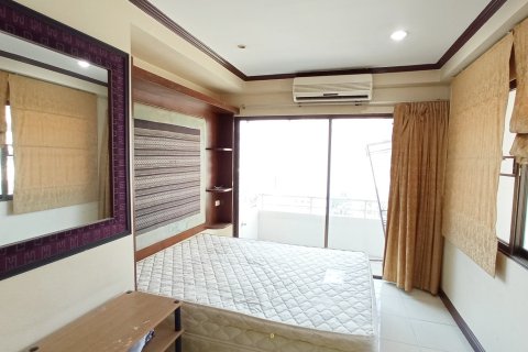 Condo in Khlong Toei, Bangkok, Thailand, 2 bedrooms  № 200692 - photo 15