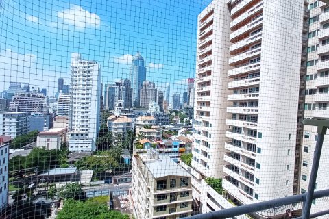 Condo in Khlong Toei, Bangkok, Thailand, 2 bedrooms  № 200692 - photo 17