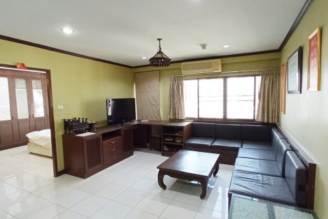 Condo in Khlong Toei, Bangkok, Thailand, 2 bedrooms  № 200692 - photo 11