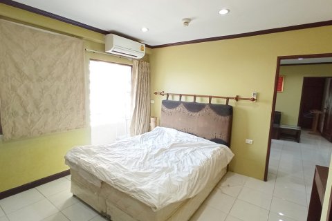 Condo in Khlong Toei, Bangkok, Thailand, 2 bedrooms  № 200692 - photo 14