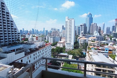 Condo in Khlong Toei, Bangkok, Thailand, 2 bedrooms  № 200692 - photo 18