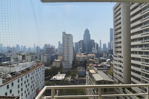 Condo in Khlong Toei, Bangkok, Thailand, 2 bedrooms  № 200692 - photo 21
