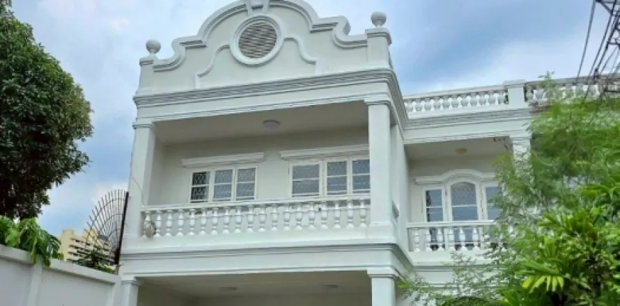 Reihenhaus in Phra Khanong, Bangkok, Thailand 5 Schlafzimmer № 215695