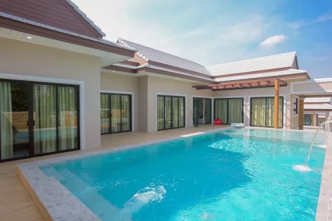 Villa in Hua Hin, Thailand 4 bedrooms № 138360 - photo 2