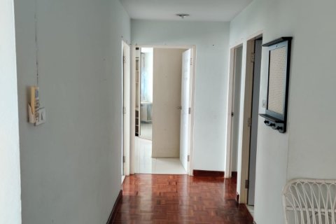 Condo à Watthana, Bangkok, Thaïlande, 3 chambres № 200628 - photo 12