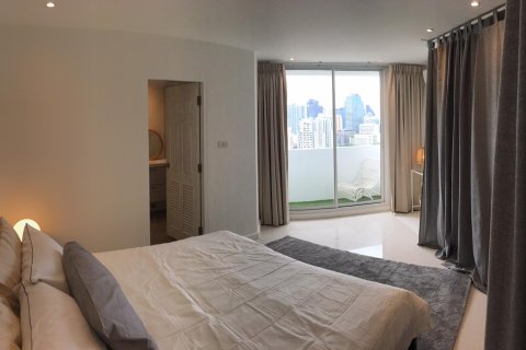 Condo à Watthana, Bangkok, Thaïlande, 3 chambres № 200628 - photo 24