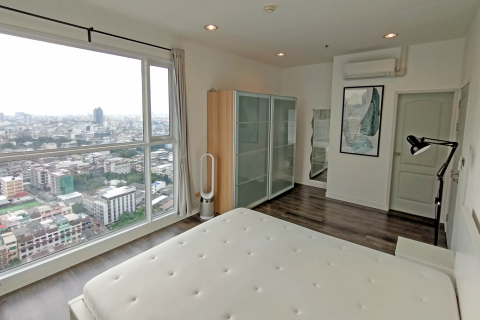 Кондоминиум с 2 спальнями в Кхлонг Сане, Бангкок, Таиланд № 170955 - фото 2