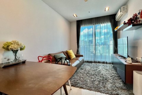 Studio in the Condo in Huai Khwang, Bangkok, Thailand № 170958