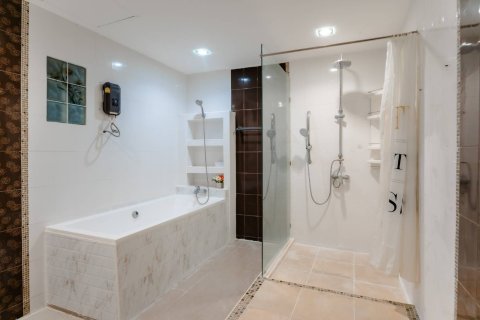 Villa in Hua Hin, Thailand 5 bedrooms № 170957 - photo 17