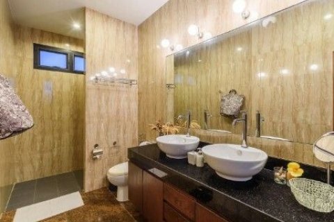 Villa in Phuket, Thailand 3 bedrooms № 152096 - photo 12
