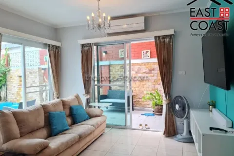 Casa de 5 dormitorios en Pattaya, Tailandia № 213750 - foto 4