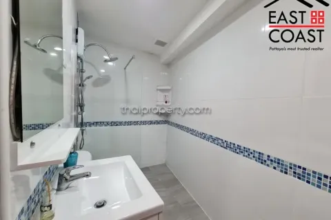 Casa de 5 dormitorios en Pattaya, Tailandia № 213750 - foto 5