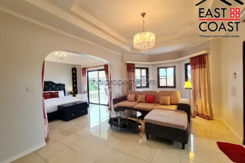 Casa de 5 dormitorios en Pattaya, Tailandia № 213750 - foto 13