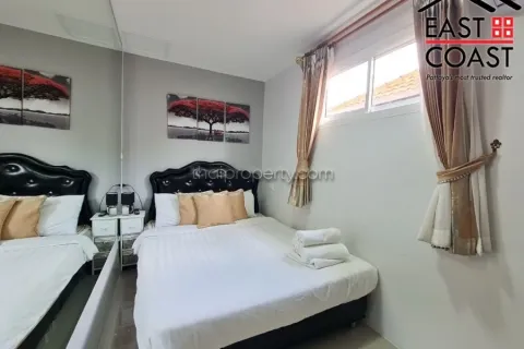 Casa de 5 dormitorios en Pattaya, Tailandia № 213750 - foto 9