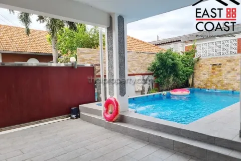 Casa de 5 dormitorios en Pattaya, Tailandia № 213750 - foto 3