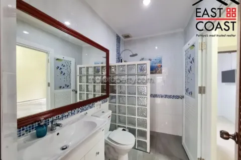 Casa de 5 dormitorios en Pattaya, Tailandia № 213750 - foto 7