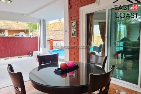 Casa de 5 dormitorios en Pattaya, Tailandia № 213750 - foto 20