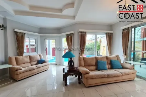 Casa de 5 dormitorios en Pattaya, Tailandia № 213750 - foto 12
