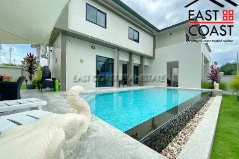 Casa de 5 dormitorios en Pattaya, Tailandia № 213751 - foto 3