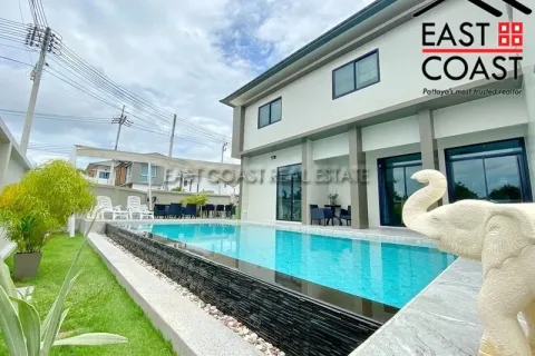 Casa de 5 dormitorios en Pattaya, Tailandia № 213751 - foto 2