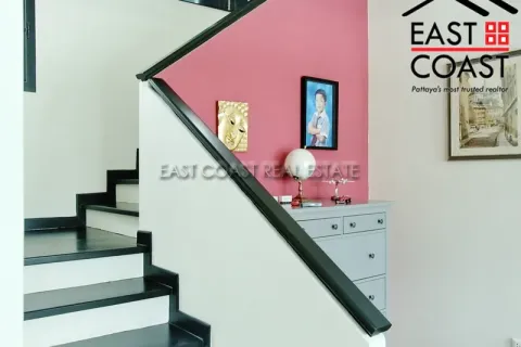 Casa de 5 dormitorios en Pattaya, Tailandia № 213751 - foto 11