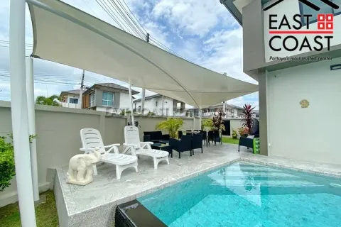 Casa de 5 dormitorios en Pattaya, Tailandia № 213751 - foto 4
