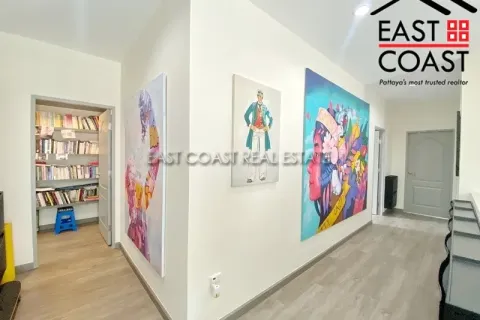 Casa de 5 dormitorios en Pattaya, Tailandia № 213751 - foto 12