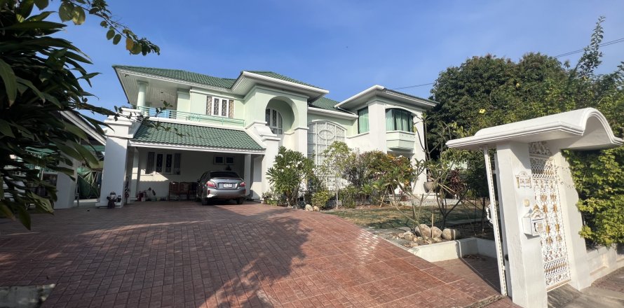 Дом в Нонтхабури, Таиланд с 4 спальнями  № 153572