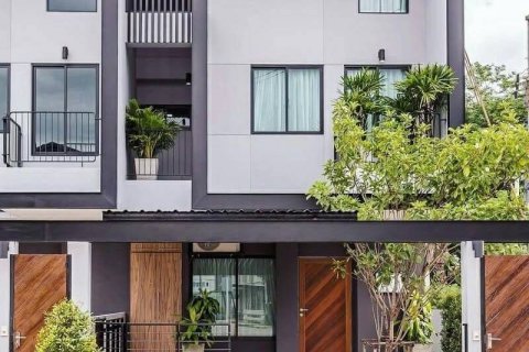 Townhouse in Chiang Mai, Thailand 3 bedrooms № 153576 - photo 1