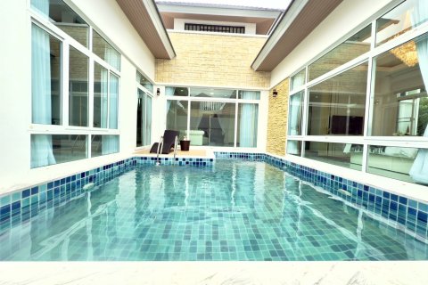 House in Pattaya, Thailand 3 bedrooms № 153577 - photo 16