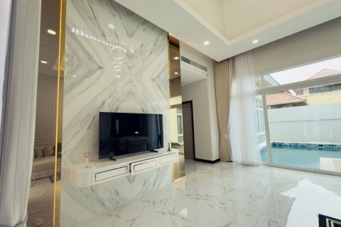 House in Pattaya, Thailand 3 bedrooms № 153577 - photo 19