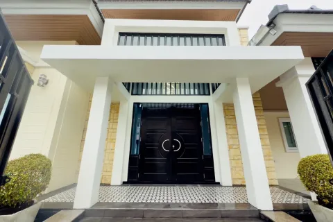 House in Pattaya, Thailand 3 bedrooms № 153577 - photo 2