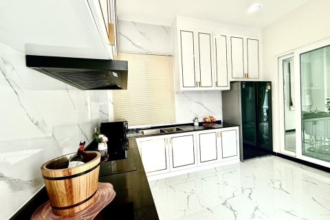 House in Pattaya, Thailand 3 bedrooms № 153577 - photo 11