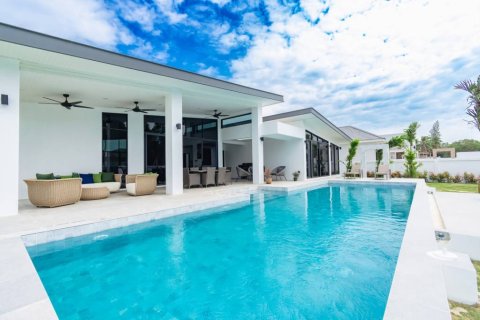 Villa in Pran Buri, Thailand 4 bedrooms № 176786