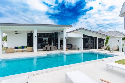 Villa in Pran Buri, Thailand 4 bedrooms № 176786 - photo 3