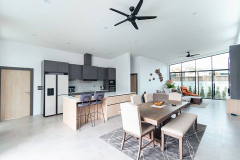 Villa in Pran Buri, Thailand 4 bedrooms № 176786 - photo 4