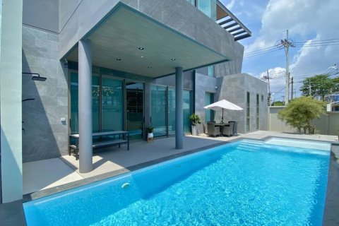 Villa in Pattaya, Thailand 4 bedrooms № 176783