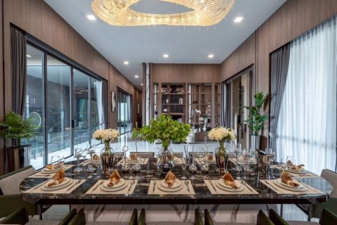 Villa in Pattaya, Thailand 7 bedrooms № 176782 - photo 7