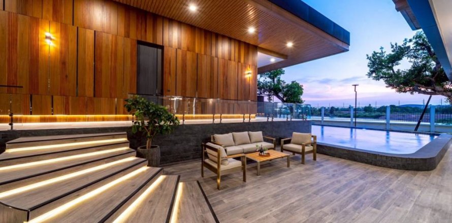 Villa in Pattaya, Thailand 7 bedrooms № 176782