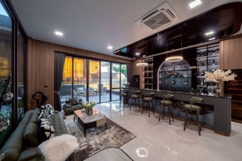 Villa in Pattaya, Thailand 7 bedrooms № 176782 - photo 5