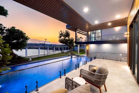 Villa in Pattaya, Thailand 7 bedrooms № 176782 - photo 2