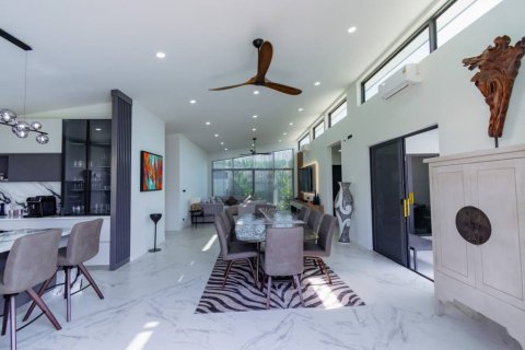 Villa in Pran Buri, Thailand 5 bedrooms № 176787 - photo 9